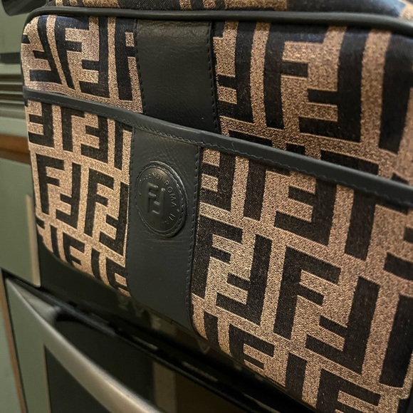 Vintage Fendi Logo Tan and Navy UnisexMessenger Bag - Picture 6 of 12